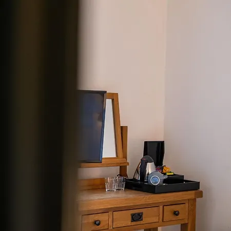 The Buck Inn, 여관